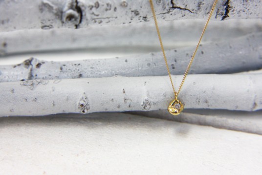 hirondelle(イロンデール)ナゲットダイヤネックレス