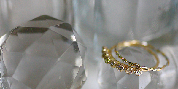 hirondelle(イロンデール)の7石ダイヤモンドリングのご紹介です