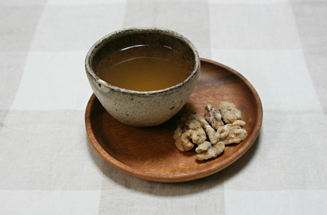 梅酒のお湯割り&生姜とほんのり生姜くるみ