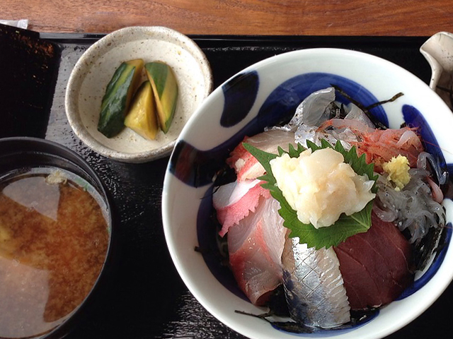 下田でクルージング：7　海鮮丼